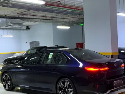 2026 بي ام دبليو الفئة السابعة 735أي