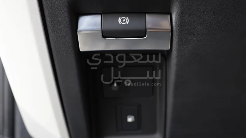 2025 لاند روفر ديفيندر اكس 110