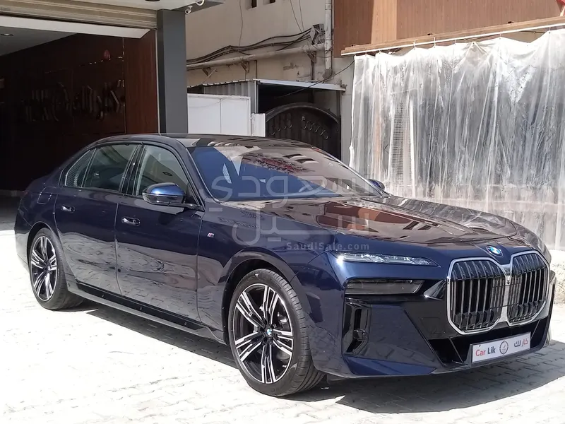 2026 بي ام دبليو الفئة السابعة 735أي