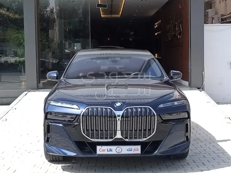 2026 بي ام دبليو الفئة السابعة 735أي