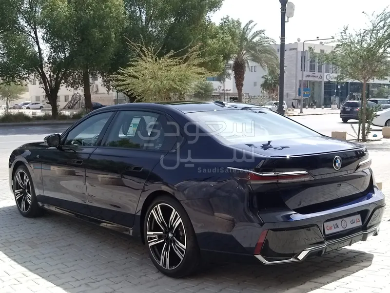 2026 بي ام دبليو الفئة السابعة 735أي