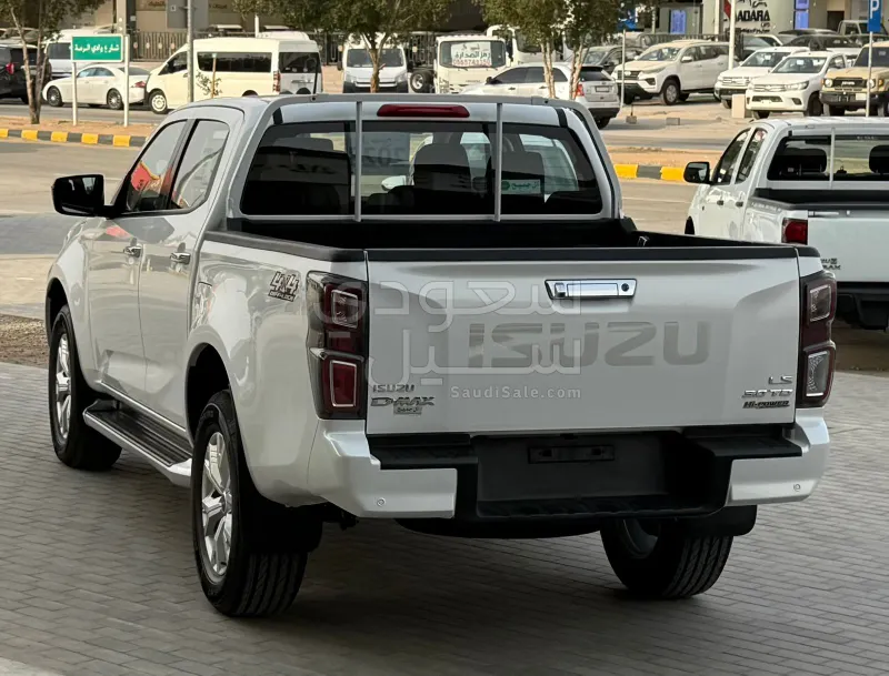 2023 ايسوزو بيكب غمارتين