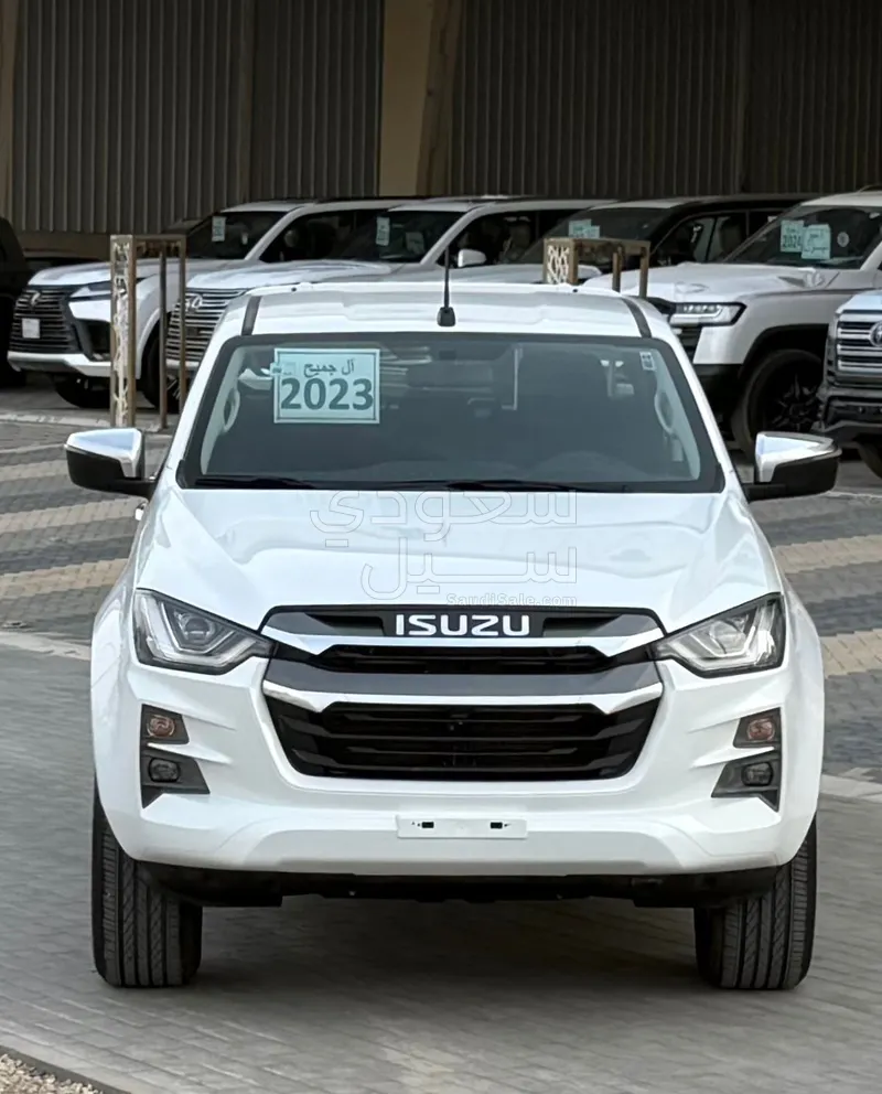 2023 ايسوزو بيكب غمارتين