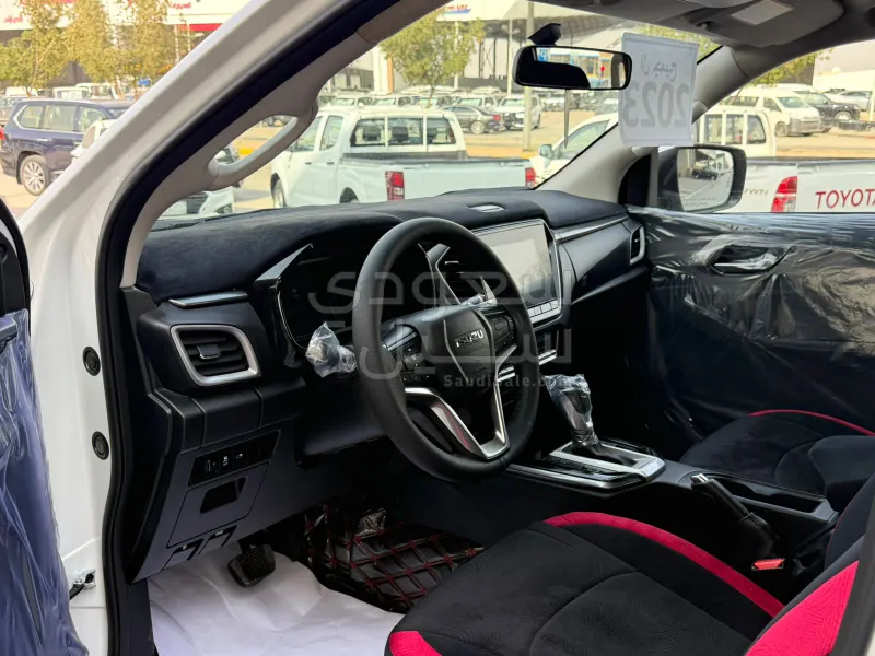 2023 ايسوزو بيكب غمارتين