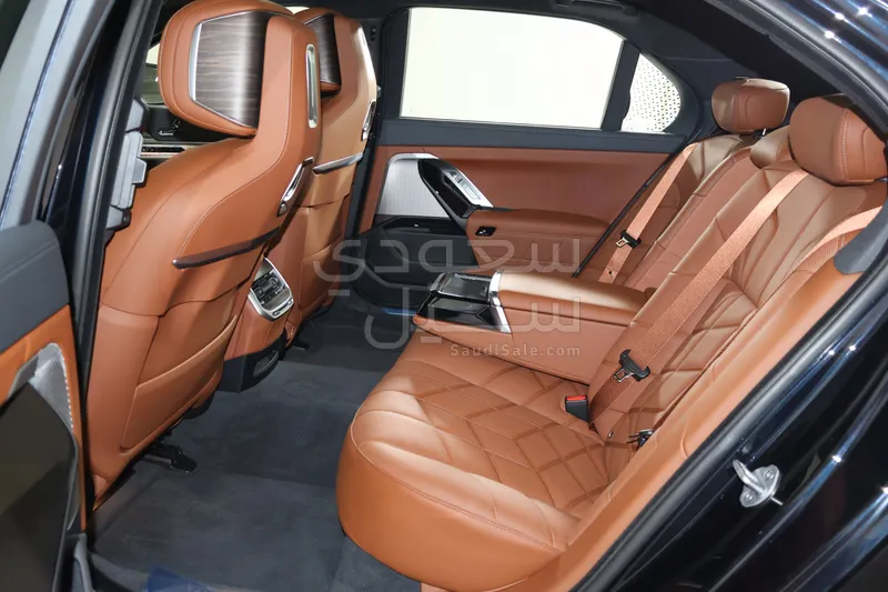 2026 بي ام دبليو الفئة السابعة 735أي