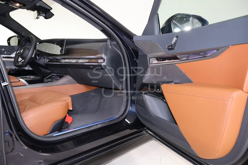 2026 بي ام دبليو الفئة السابعة 735أي