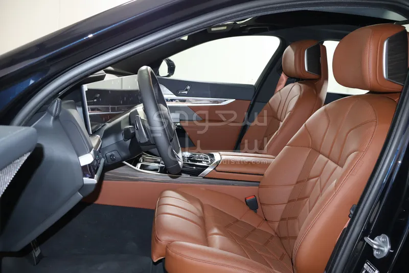 2026 بي ام دبليو الفئة السابعة 735أي