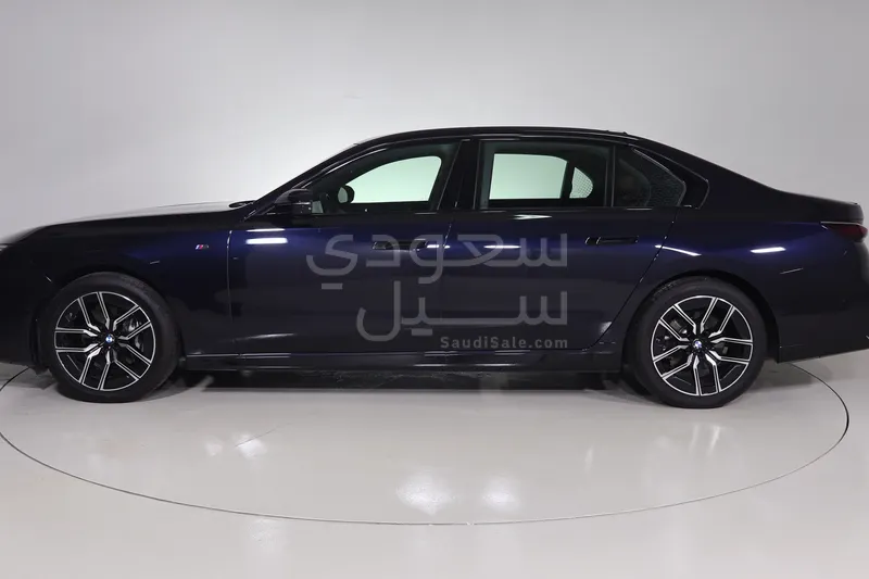 2026 بي ام دبليو الفئة السابعة 735أي