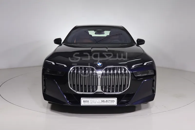 2026 بي ام دبليو الفئة السابعة 735أي