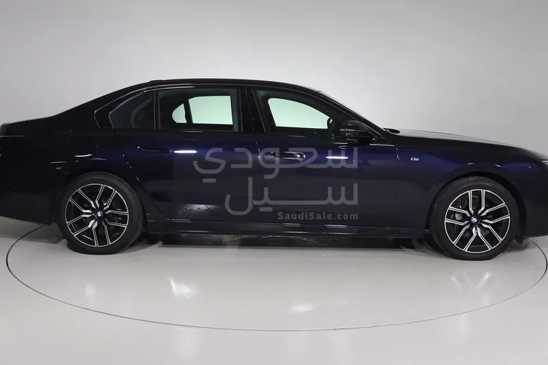 2026 بي ام دبليو الفئة السابعة 735أي