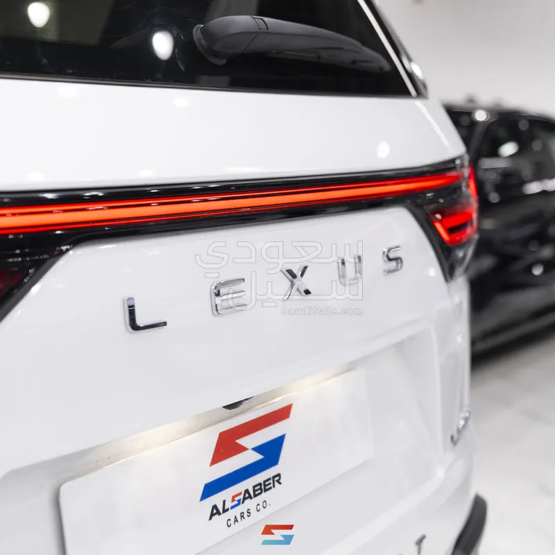 2025 لكزس إل إكس 600