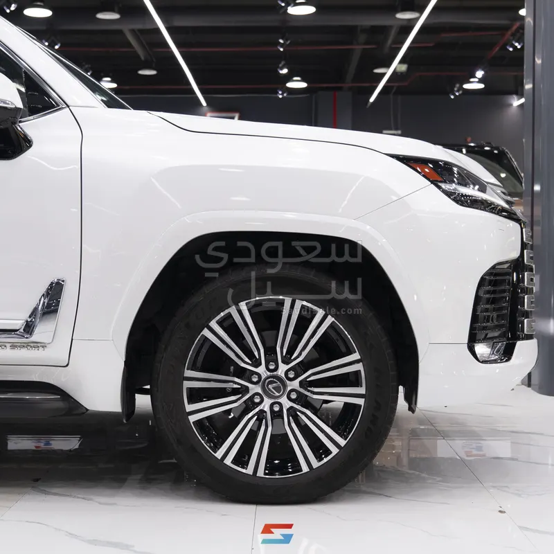 2025 لكزس إل إكس 600