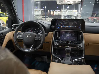 2025 لكزس إل إكس 600