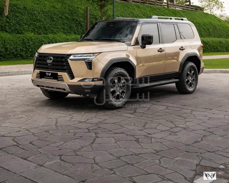 2024 لكزس جي إكس 550