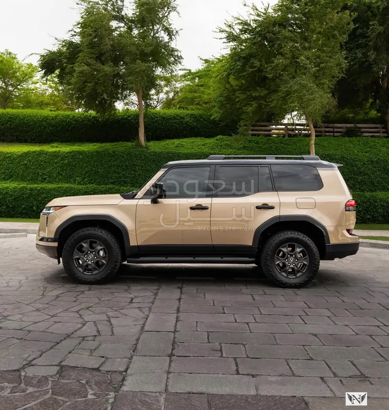 2024 لكزس جي إكس 550