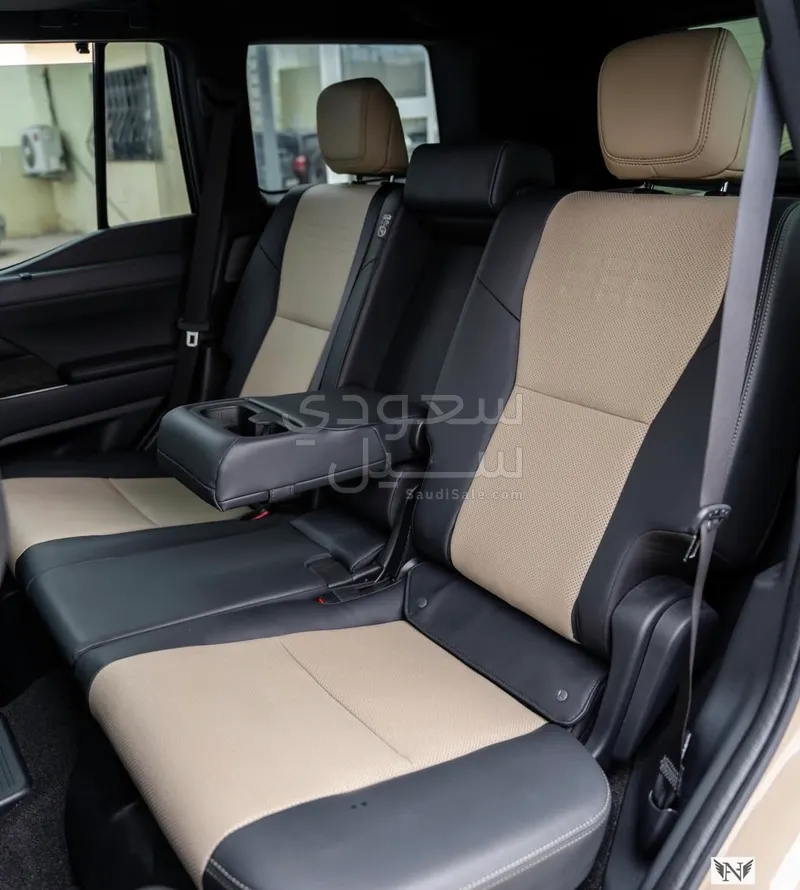 2024 لكزس جي إكس 550