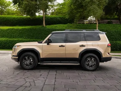 2024 لكزس جي إكس 550