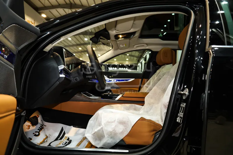 2026 بي ام دبليو الفئة السابعة 735أي