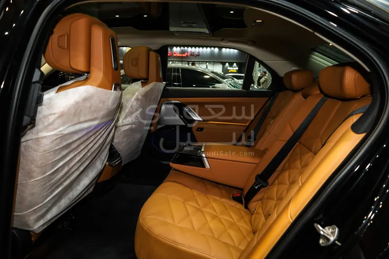 2026 بي ام دبليو الفئة السابعة 735أي