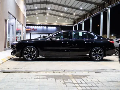 2026 بي ام دبليو الفئة السابعة 735أي