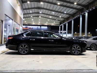 2026 بي ام دبليو الفئة السابعة 735أي