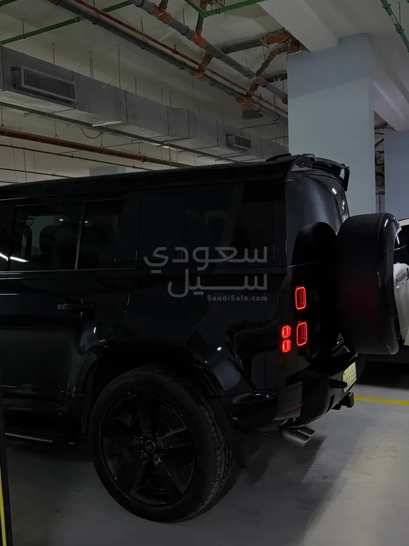 2025 لاند روفر ديفيندر فيرست ادشن