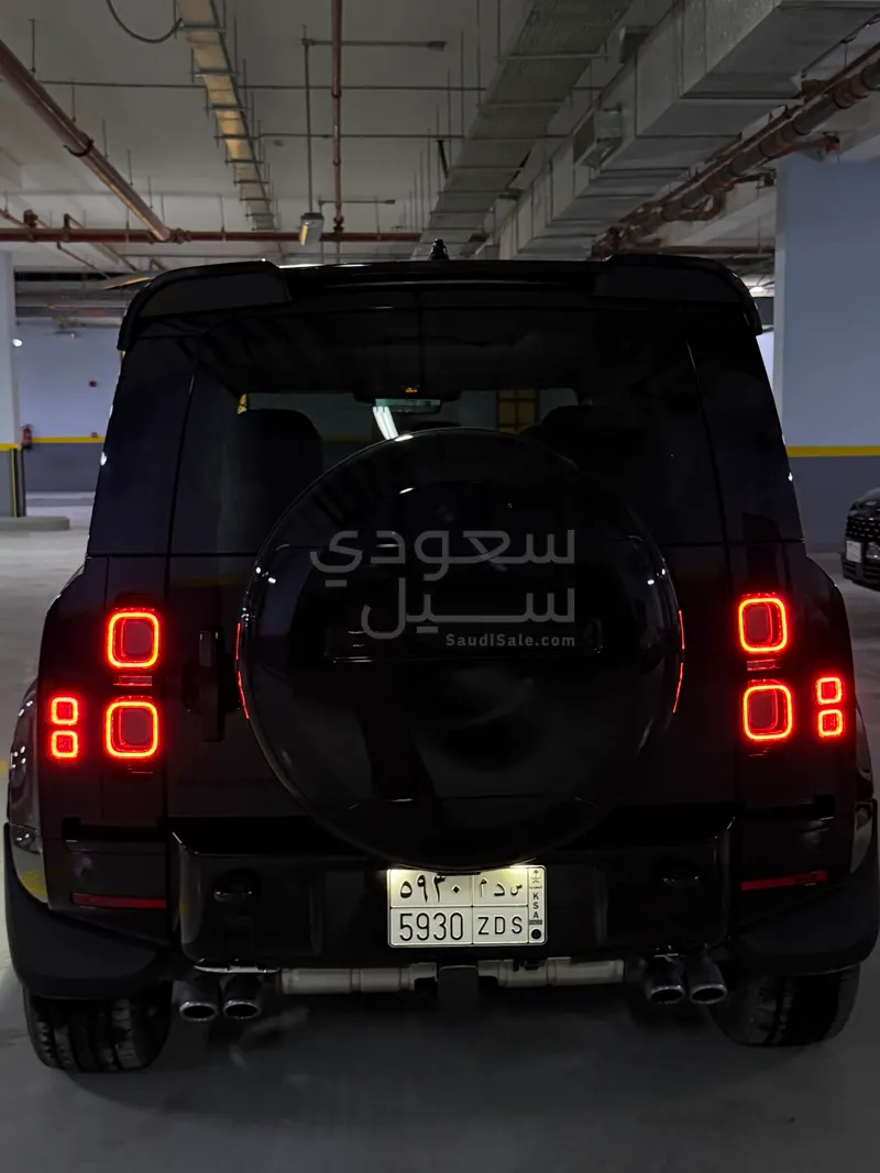 2025 لاند روفر ديفيندر فيرست ادشن