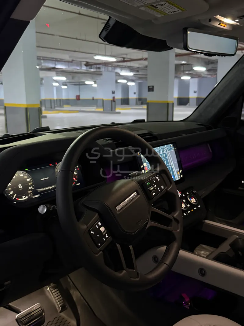 2025 لاند روفر ديفيندر فيرست ادشن