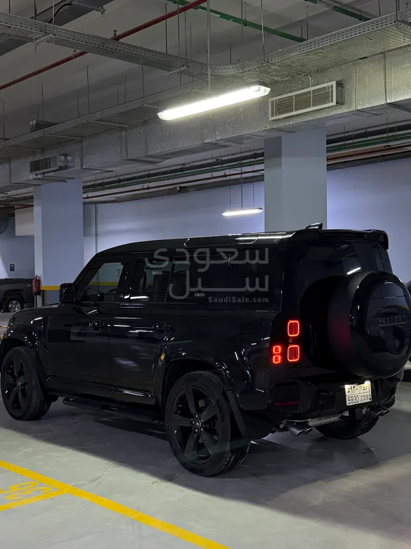 2025 لاند روفر ديفيندر فيرست ادشن