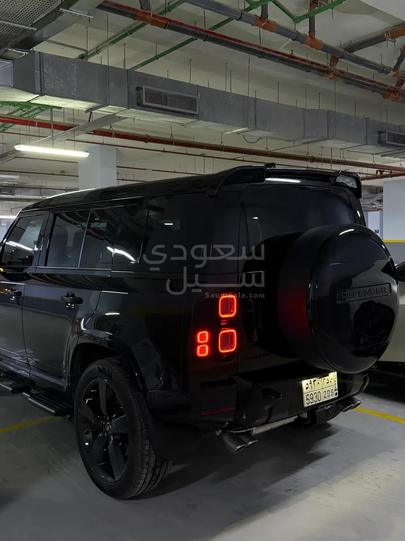 2025 لاند روفر ديفيندر فيرست ادشن
