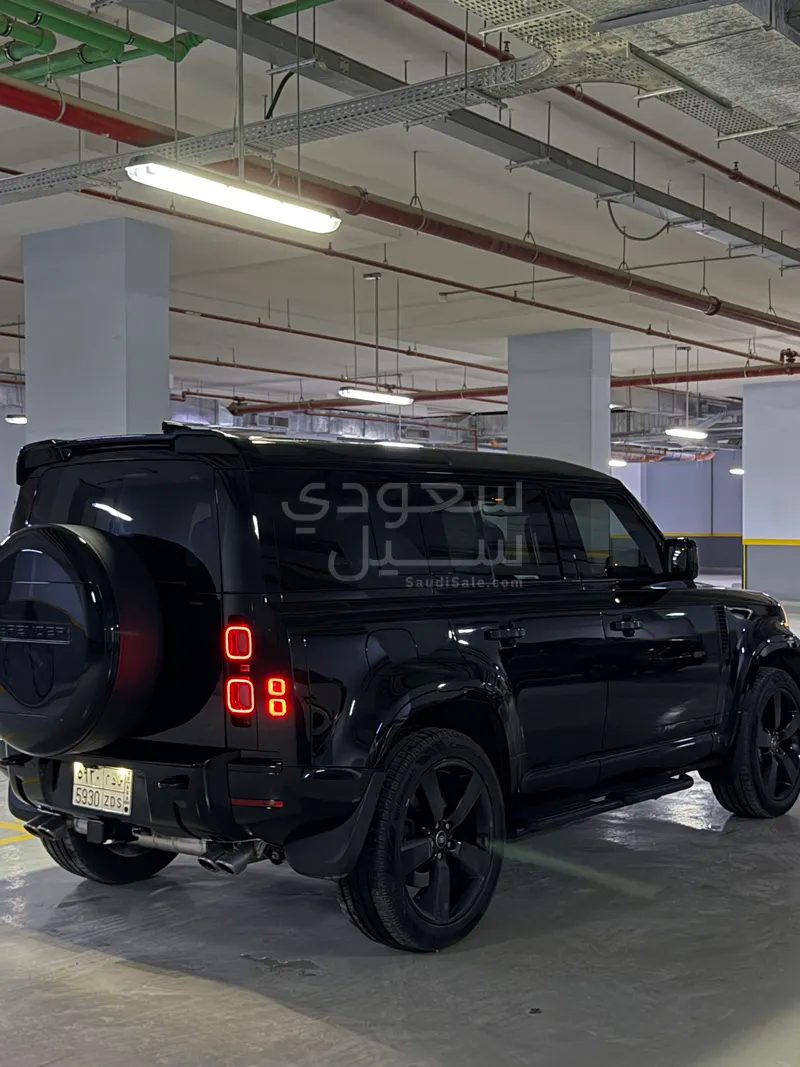 2025 لاند روفر ديفيندر فيرست ادشن