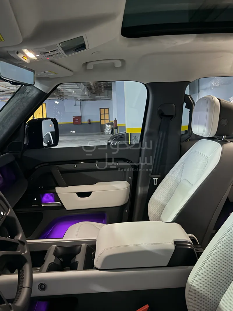 2025 لاند روفر ديفيندر فيرست ادشن