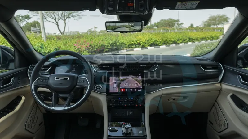 2025 جييب جراند شيروكي ليمتد بلس