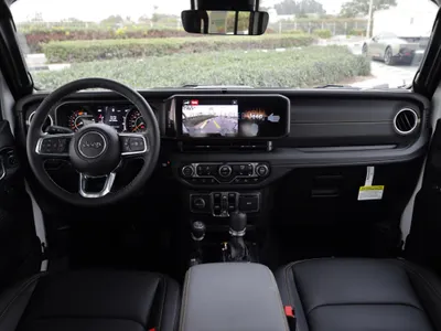 2025 جييب رانجلر صحارى