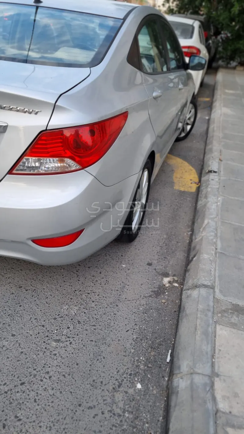 2013 هيونداي اكسنت