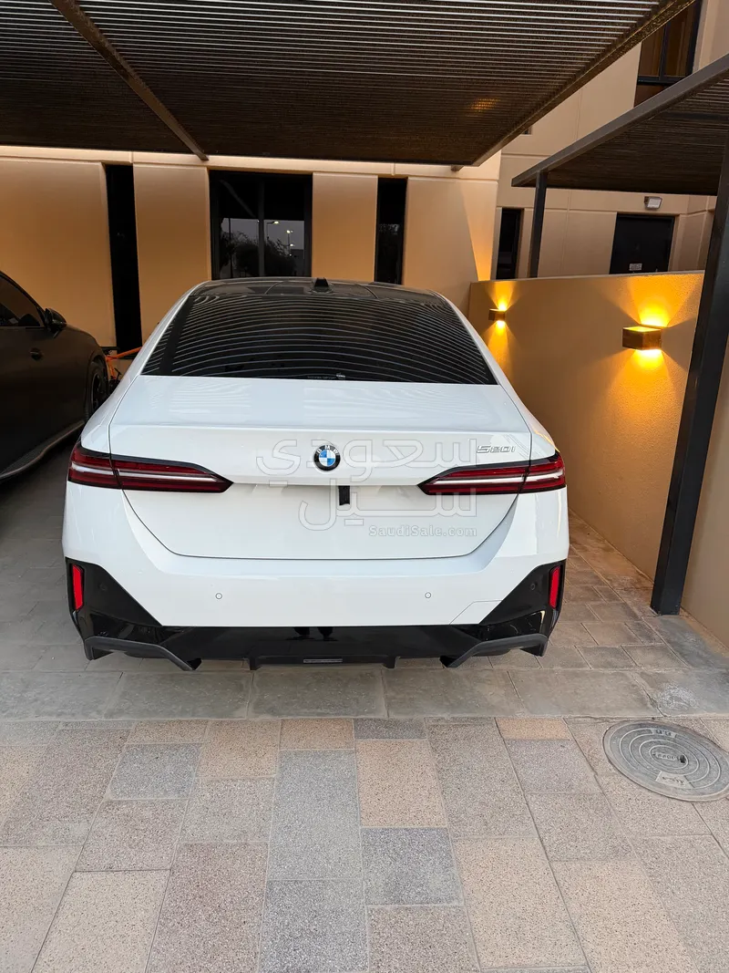 2024 بي ام دبليو الفئة الخامسة 520 أي إم كت