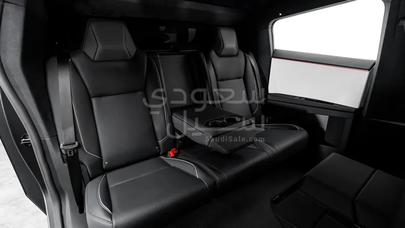 2024 تيسلا سايبر تراك