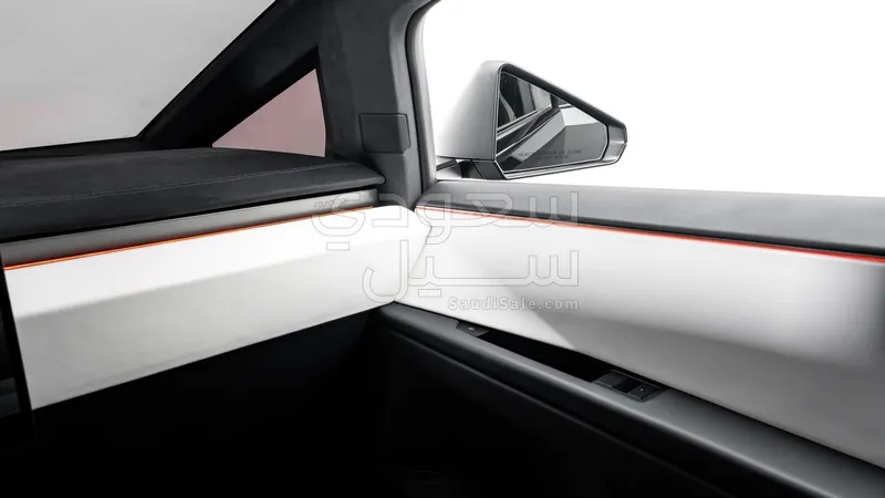 2024 تيسلا سايبر تراك