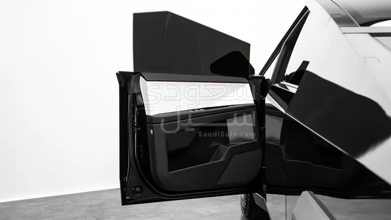 2024 تيسلا سايبر تراك