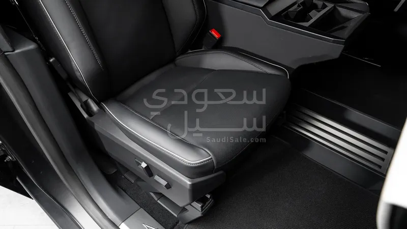 2024 تيسلا سايبر تراك