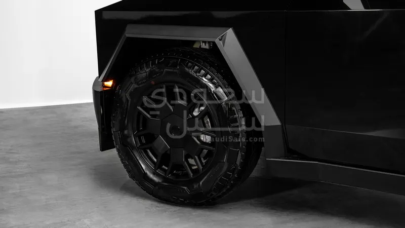 2024 تيسلا سايبر تراك