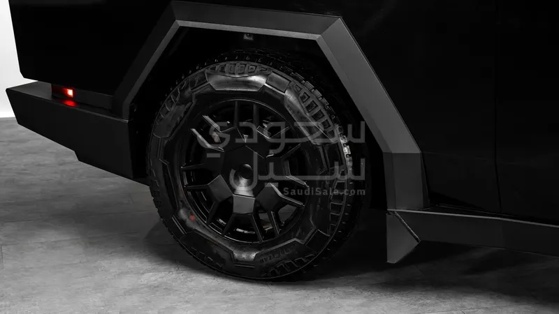 2024 تيسلا سايبر تراك