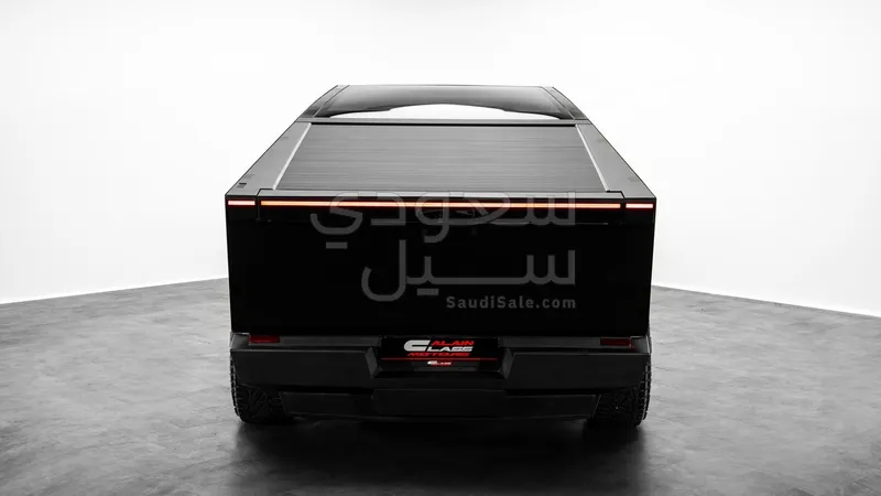 2024 تيسلا سايبر تراك