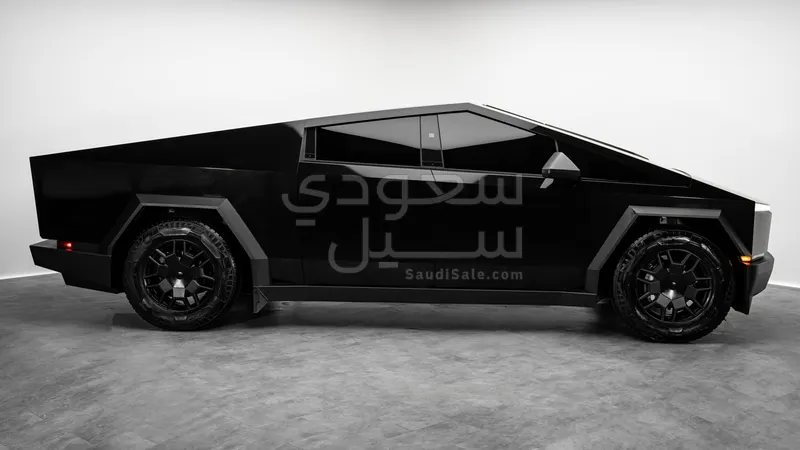 2024 تيسلا سايبر تراك