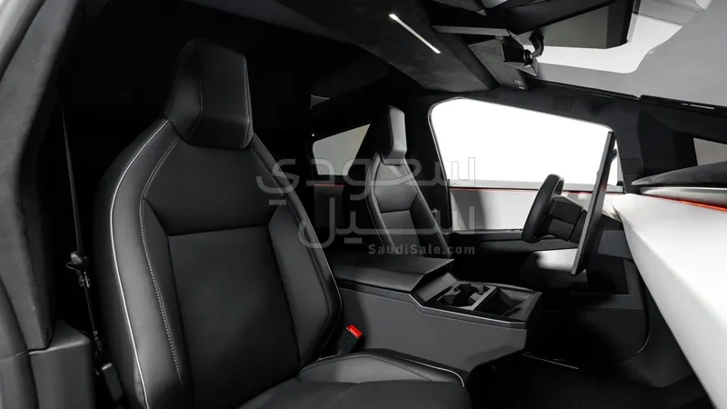 2024 تيسلا سايبر تراك