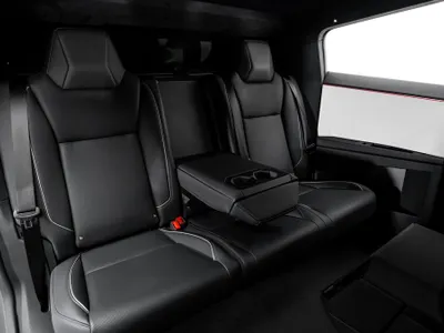 2024 تيسلا سايبر تراك