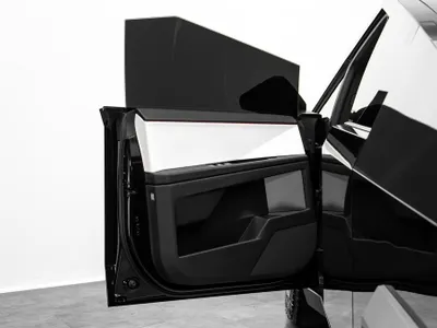 2024 تيسلا سايبر تراك