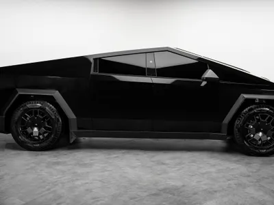 2024 تيسلا سايبر تراك