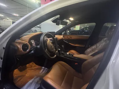 2021 لكزس آي إس 300