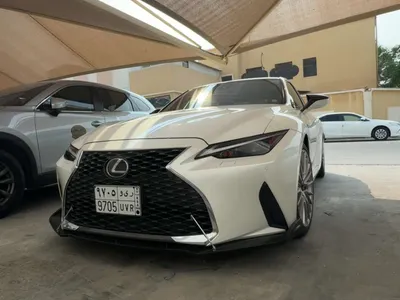 2021 لكزس آي إس 300